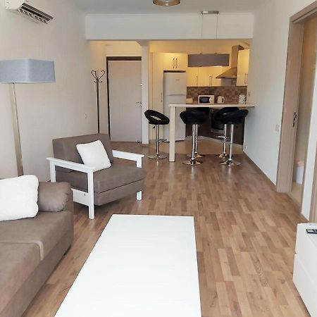 Apartment 32 Center Point Larnaca Buitenkant foto